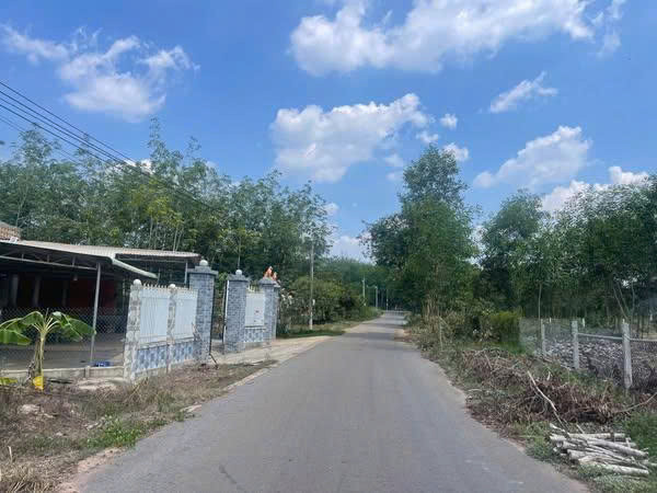 Vẫn là đất thổ cư Minh Thạnh-TP.HCM đường nhựa sổ cầm tay.