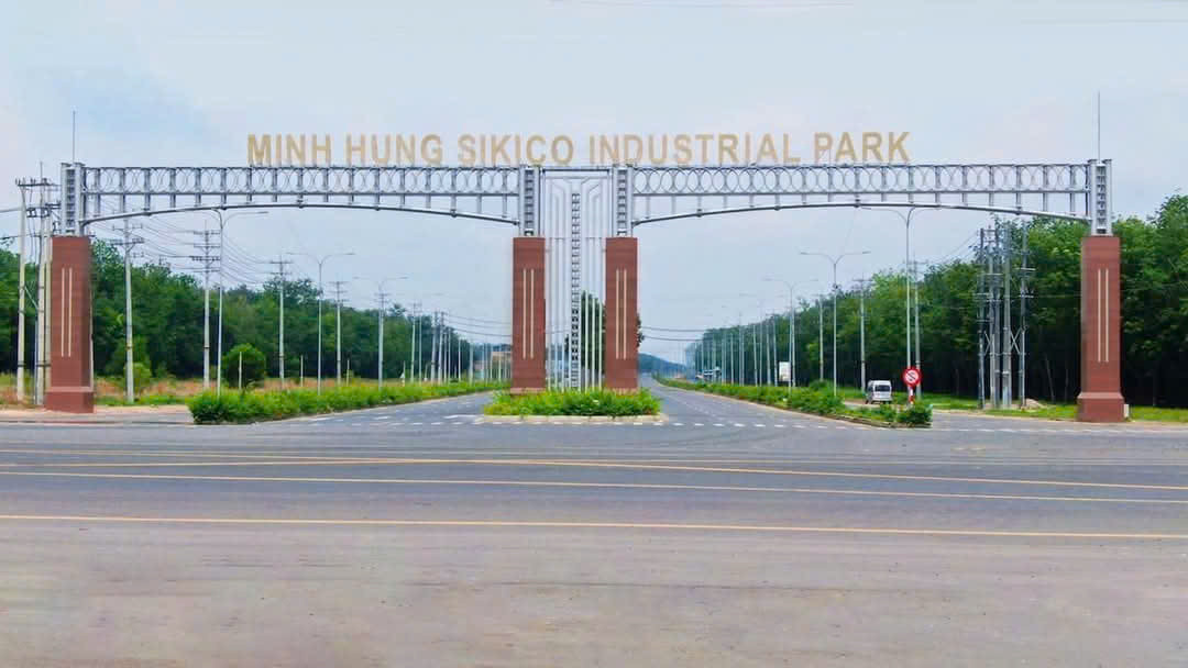610k =1m vuông đất , có tin được không ???? 7.370m giá chỉ có 4,5ty , ngay khu công nghiệp minh hưng sikico bình phước
