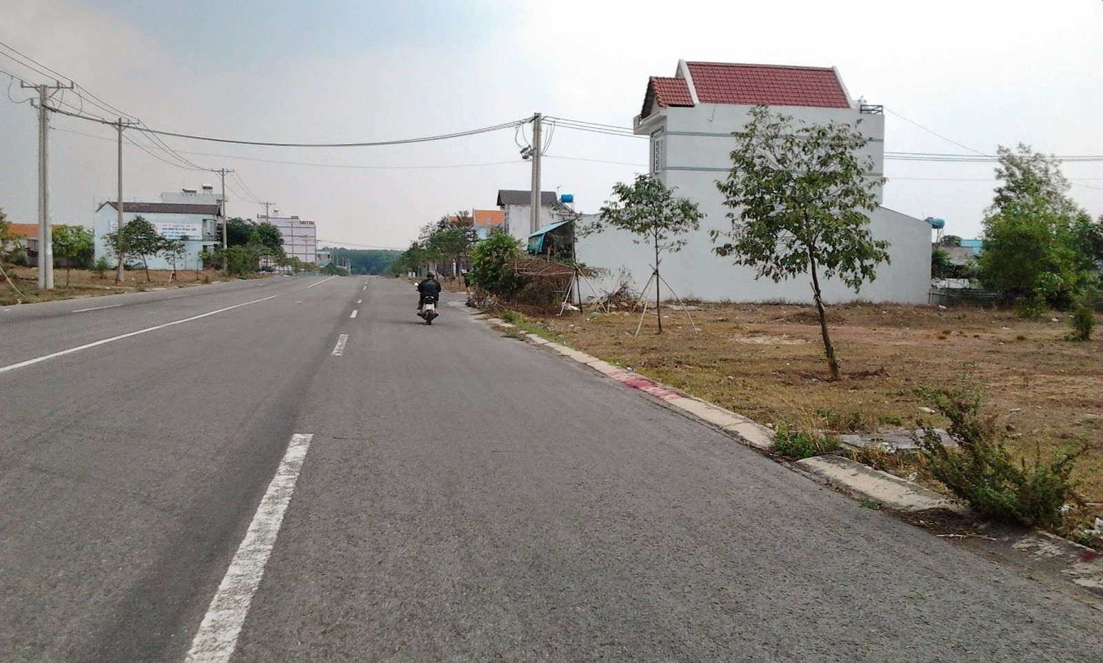 CẦN BÁN GẤP (25X45=1125M2) SHR ĐƯỜNG NHỰA, SÁT CHỢ NGAY THỊ XÃ GIÁ 960 TRIỆU