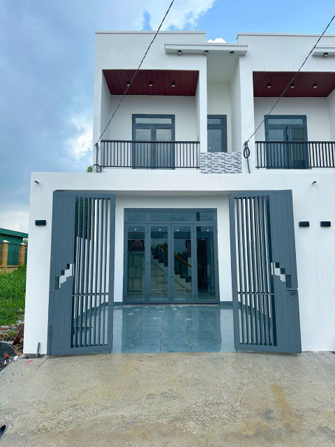 Nhà Lầu Đẹp Xây Mới Hoàn Thiện Diện Tích 5m x 25m Sổ Hồng Riêng Full Thổ Cư Bao Sang Tên