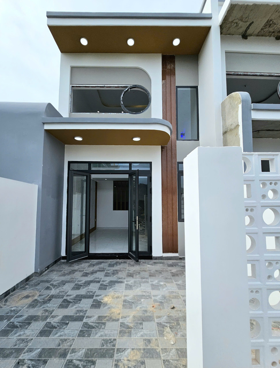 Nhà 1 trệt 1 lửng – Gần KCN, tiện nghi đầy đủ