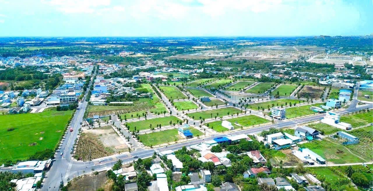 💥 CHỦ GỬI BÁN GẤP LÔ ĐẤT ĐẸP 100M² – ĐỐI DIỆN HỒ SINH THÁI TRUNG TÂM 💥

📍 Ngay trung tâm Thị trấn Thủ Thừa – Long An