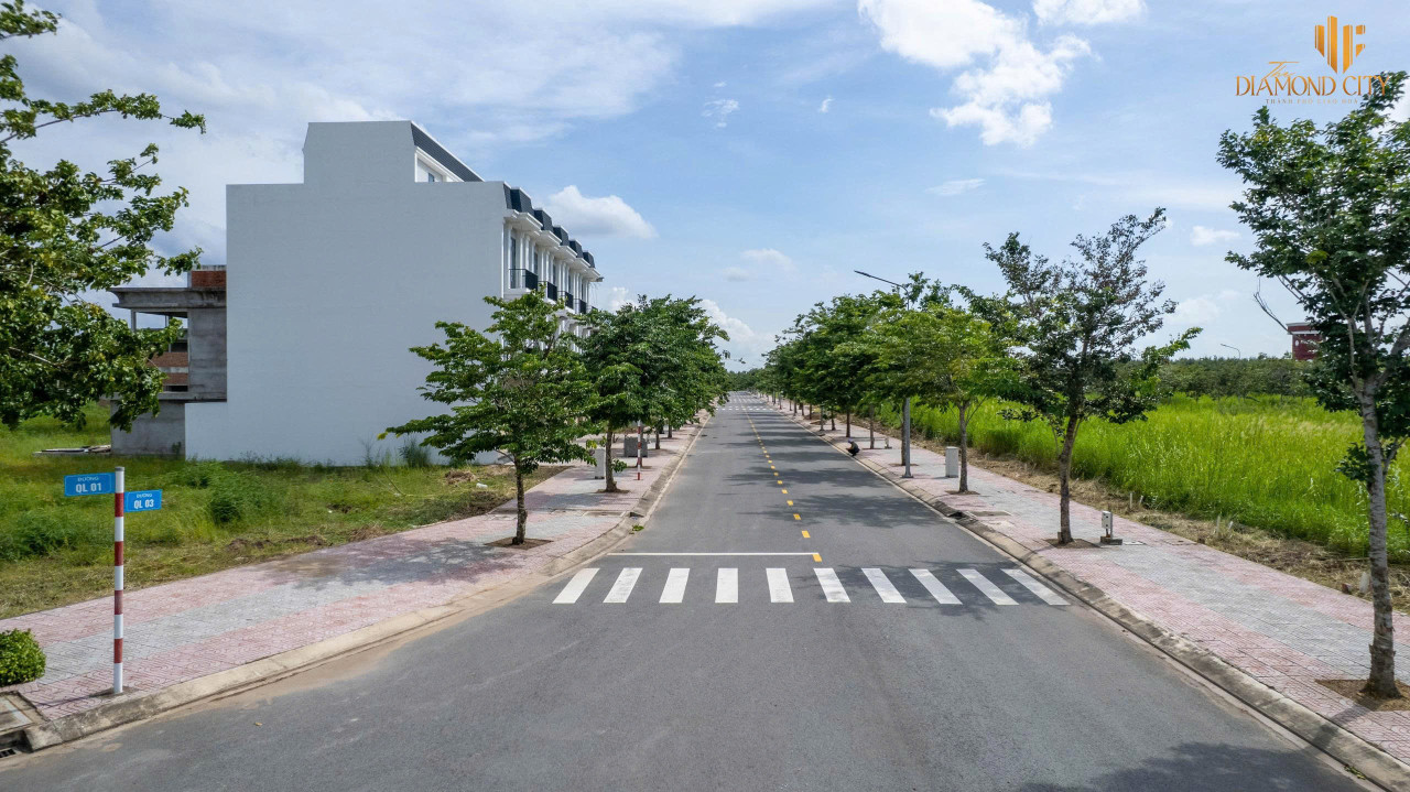 NHÀ PHỐ 90M2 GIÁ 2.5 TỶ ĐÃ CÓ SỔ - TL824 HỰU THẠNH LONG AN