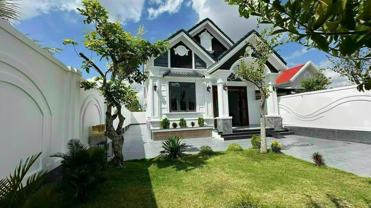 🏡 BÁN NHÀ VƯỜN MINI – MẶT TIỀN ĐƯỜNG ĐT 835B, Xã Phước Lý – Long An
📐 Diện tích: 7,7 x 40m – đất rộng, thoáng, cực kỳ phù hợp an cư – nghỉ dưỡng – kinh doanh.
💰 Giá chỉ: 3 tỷ 560 triệu