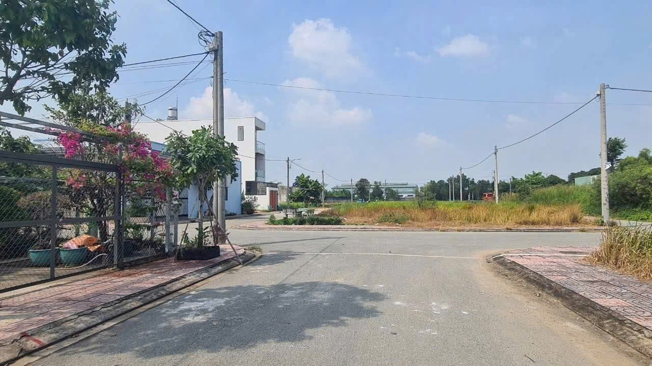 Tôi cần bán nền tại Khu dân cư Long Hòa