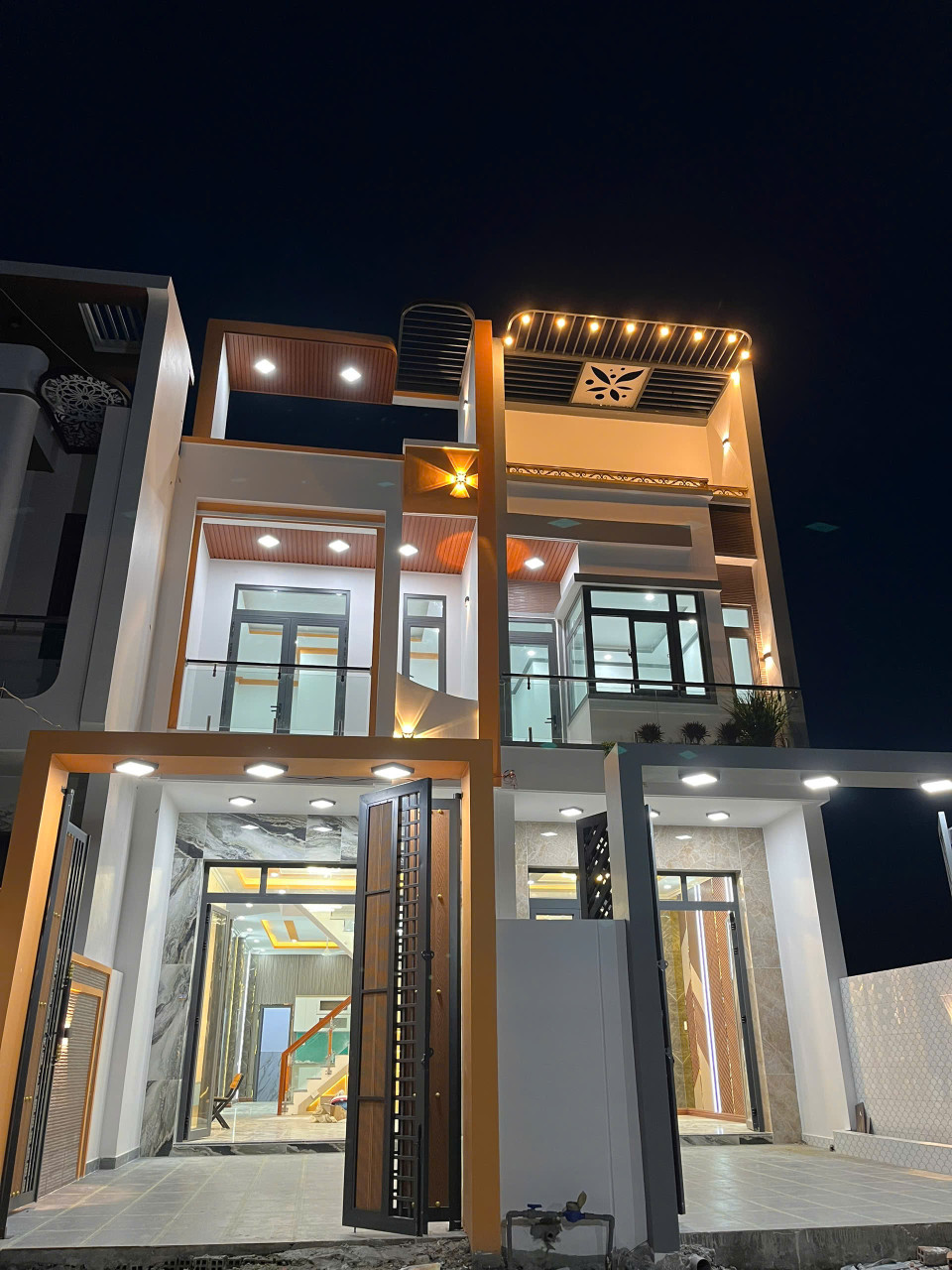 Nhà mới xây 4x23 SHR hướng Bắc 1 trệt 1 lầu gần ngã tư xoài đôi 1 tỷ 3