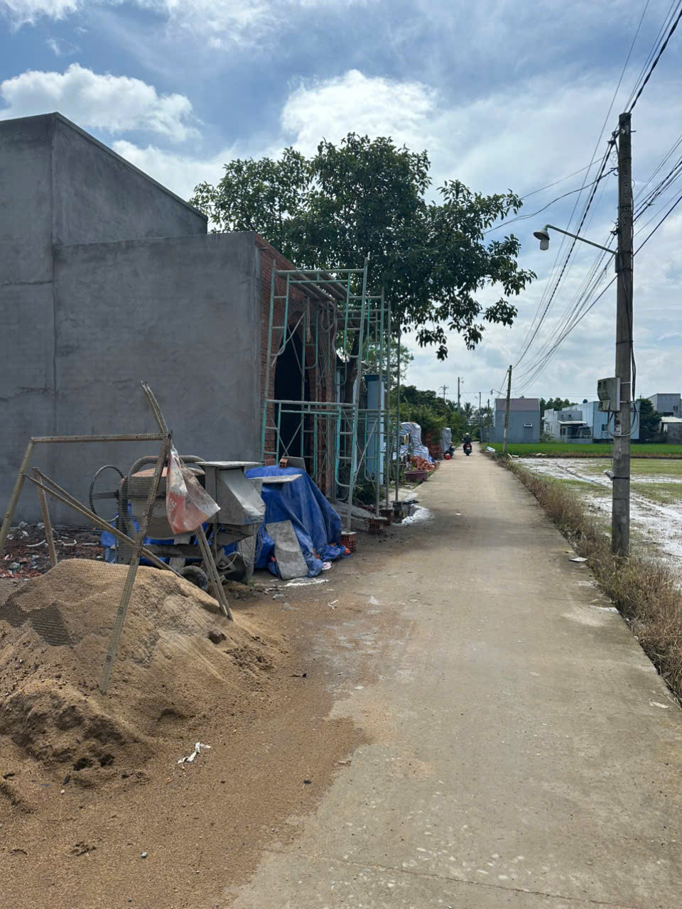 Bán đất thổ cư, tiện xây nhà ở, gần ngã tư chợ Phước Vân giáp T/p HCM