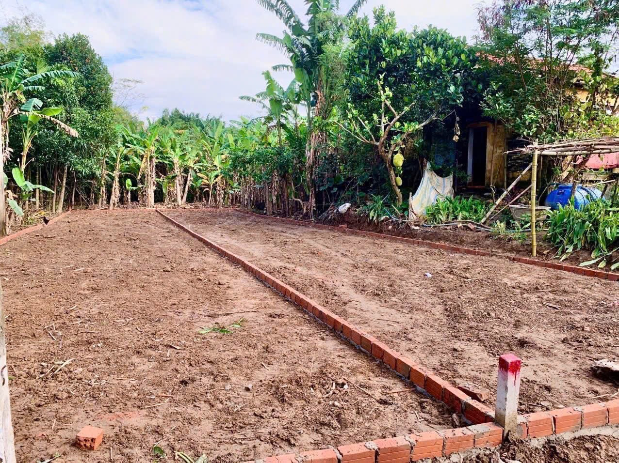 Bán cặp liền kề, 300m3, full thổ cư, ngay đối viện sân vận động Điện Hồng đi vào, giá chỉ 6xxtr/lô