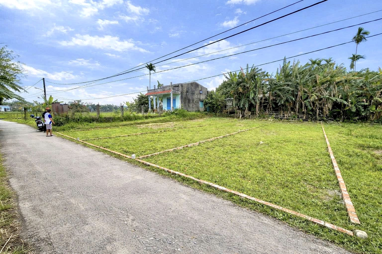 Bán 3 lô liền kề, full thổ cư, sân vận động Điện Hồng vào chỉ 500m, chỉ 700 triệu/lô