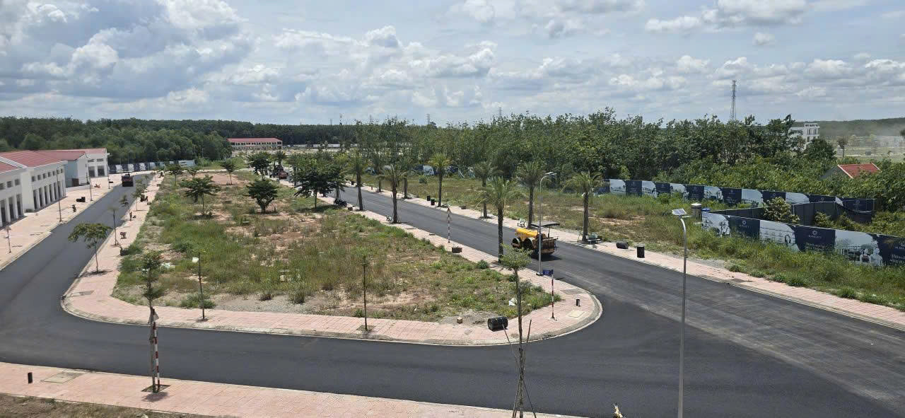 BÁN LÔ GÓC 2 MẶT TIỀN- ĐỐI DIỆN KCN TÂN BÌNH,GIÁ 1 TỶ X