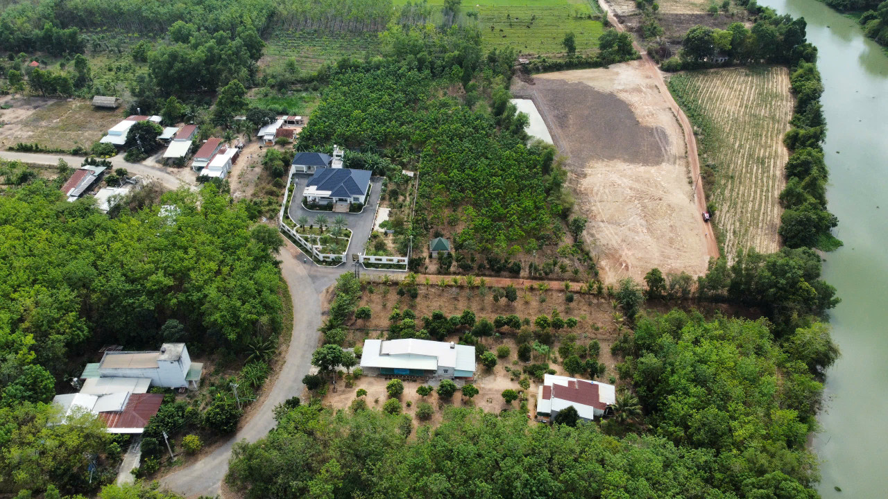 BÁN GẤP LÔ ĐẤT,THỊ TRẤN DẦU TIẾNG,NGHỈ DƯỠNG VIEW SÔNG SG,ĐẸP NHƯ KHU ĐÔTHỊ VẠN PHÚC,550TR