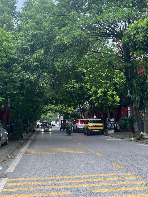 🔥 BÁN ĐẤT ĐỨC GIANG – LONG BIÊN 🔥
📍 Vị trí đẹp, gần chợ Đức Giang – UBND Quận – BV Tâm Anh, kết nối nhanh Nguyễn Văn Cừ – Ngô Gia Tự – Cầu Đuống.