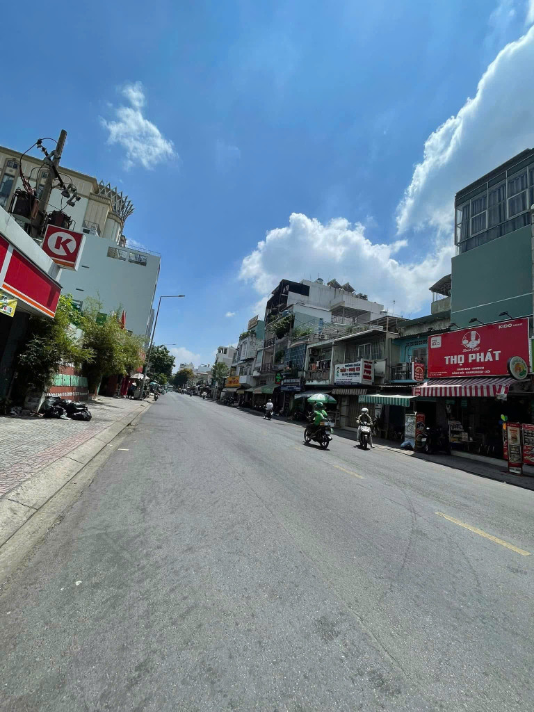 Bán nhà Măt tiền Vườn Lài - cách chợ Tân Hương 400m, DT: 4.1x13m, Trệt +Lừng, 9.1 tỷ.