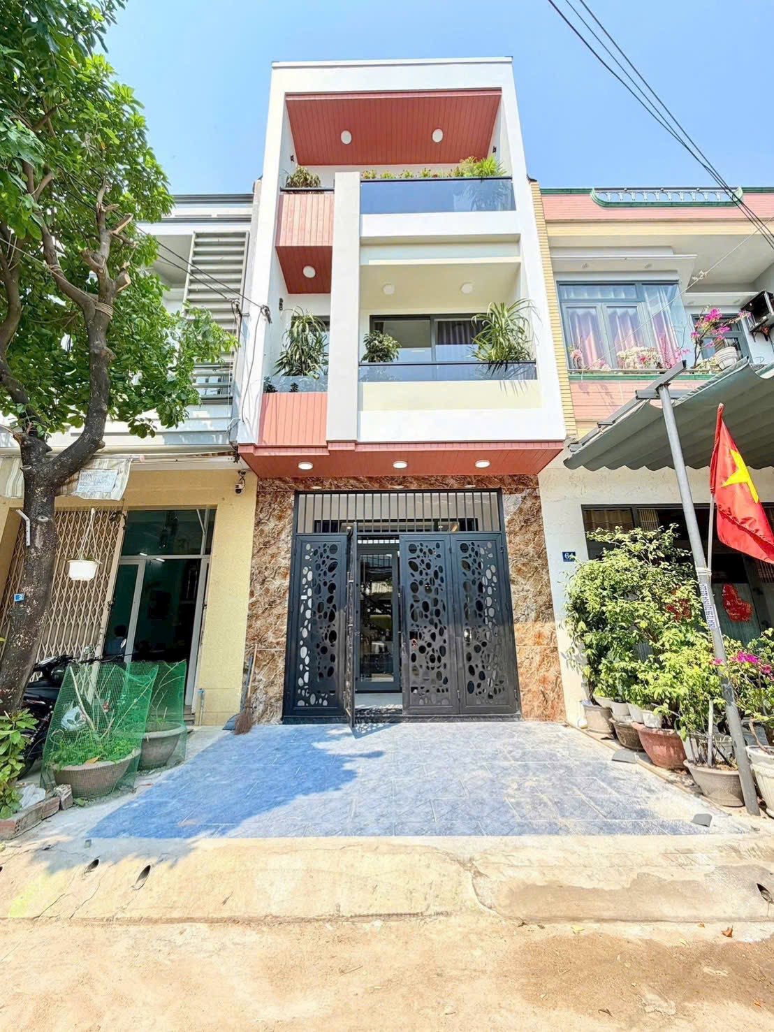 Bán Siêu phẩm nhà 3 Tầng full nội thất mặt tiền Dương Đức Hiền