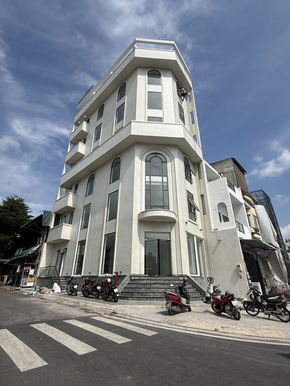 CHO THUÊ NGUYÊN TÒA 2 MẶT TIỀN - VỊ TRÍ ĐẮC ĐỊA - DƯƠNG QUẢNG HÀM- P6 - GÒ VẤP