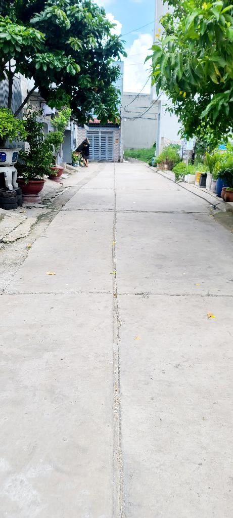 Chỉ 5.1 tỷ - nhà 2 tầng 3pn - 80m2 - 4x20 - Hẻm xe hơi vào nhà - ngay Khu Tên Lửa - Bình Tân