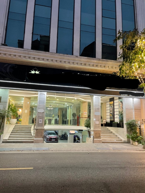 Tòa Building tuyệt đẹp phố Duy Tân, 200m2 mặt tiền 12m, 2 thang máy, hiệu suất cao