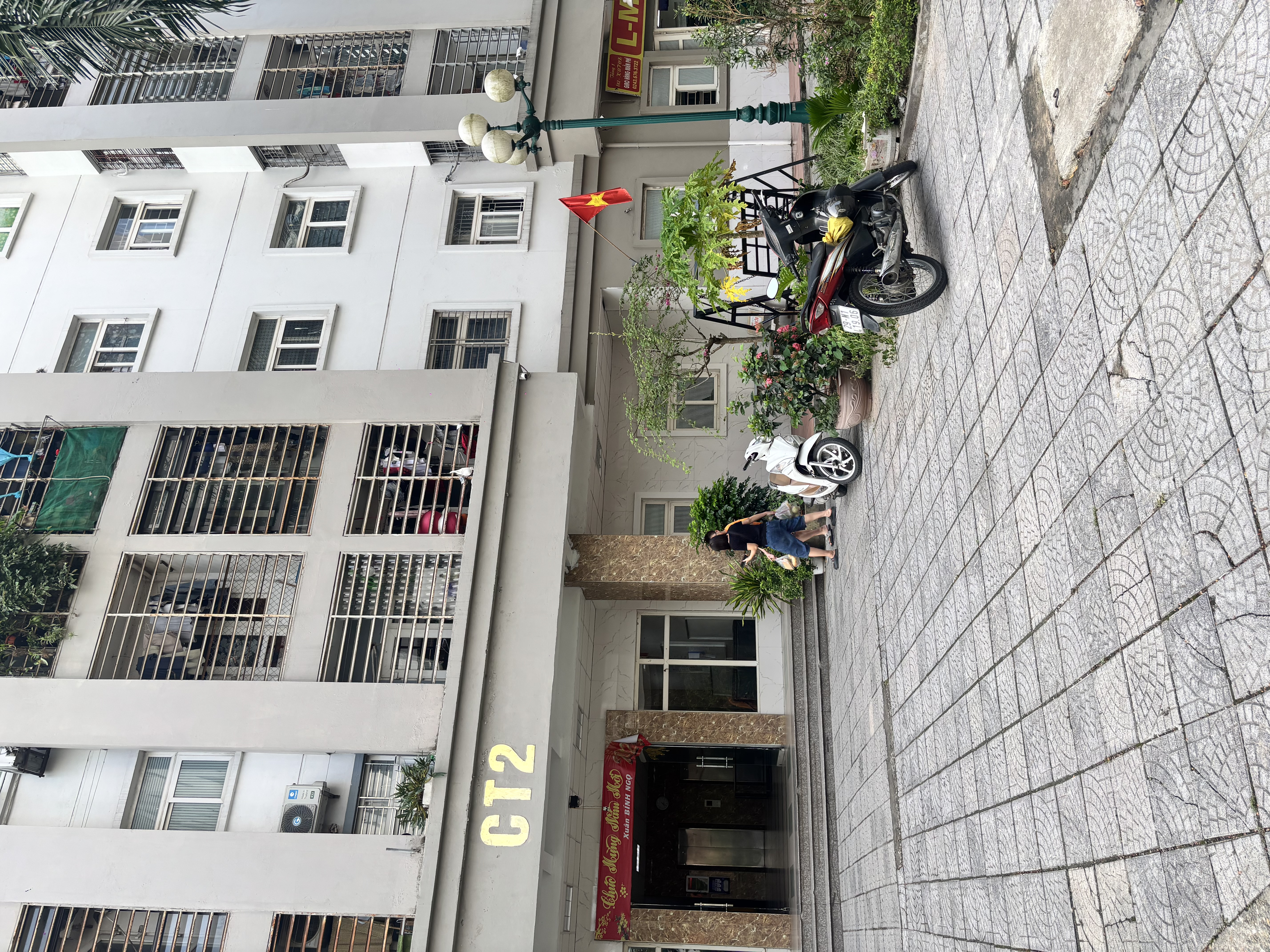 Bán nhanh căn toà thương mại CT2, chỉ 2,15 tỷ , nhà đẹp ban công hướng ĐN mát mẻ