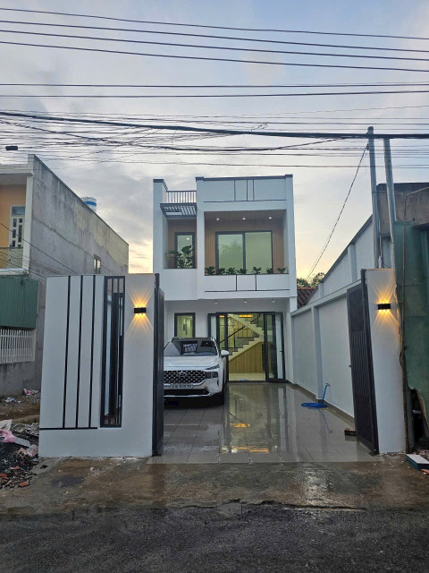 Nhà trệt lầu mới Mt Dx073 Định Hoà (phường Chánh Hiệp-TP.HCM) nhựa 6m thông sau trường cấp 2 vị trí đẹp giá còn bớt