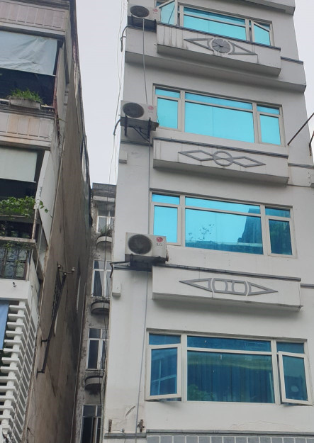 Bán khách sạn mặt phố Gia Ngư, 105m2, 9 tầng thang máy, mặt tiền 4.5m, nhỉnh 105 tỷ, kinh doanh đỉnh