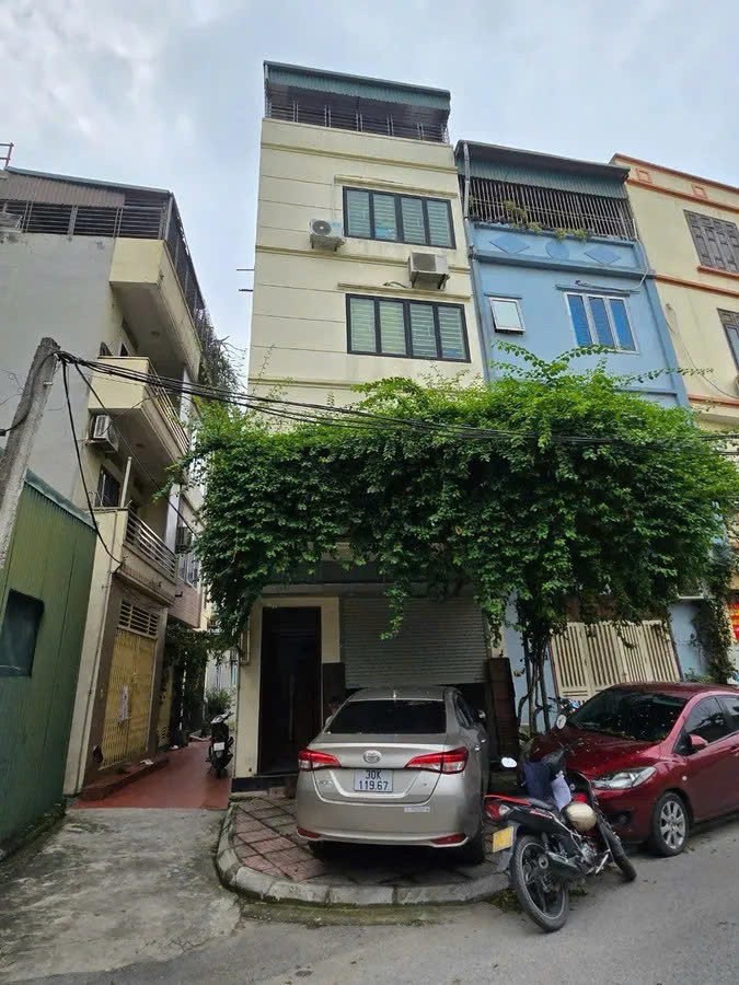 NHÀ MỚI Ô TÔ ĐỖ CỬA Gia Quất 33m2 X 5 Tầng mặt tiền 4.6m, 6.6 tỷ Long Biên.