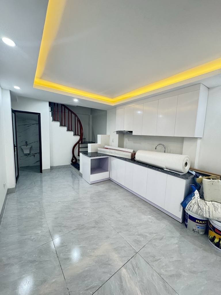 BÁN NHÀ 5T PHỐ GIA QUẤT, THƯỢNG THANH, 1 NHÀ RA MẶT PHỐ. CHỈ 5T2 TL TRỰC TIẾP CHÍNH CHỦ. LH: 0936123469