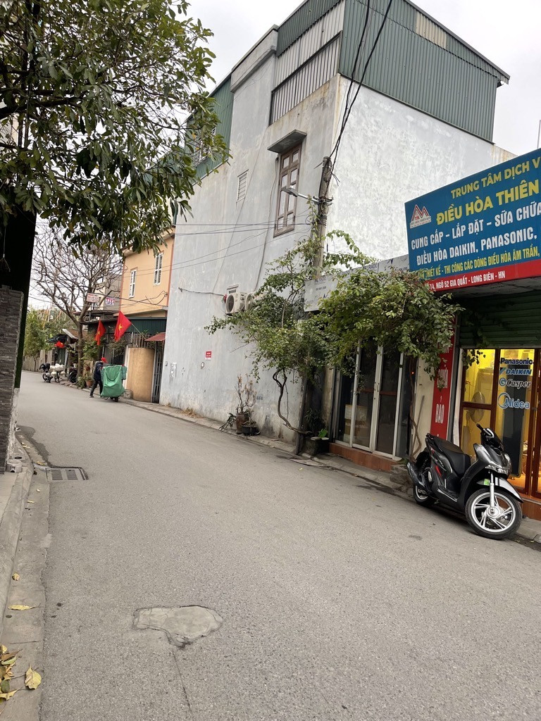 Bán nhà C4 Gia Quất, 43m x 4m oto tránh, vỉa hè kinh doanh chỉ nhỉnh 9 tỷ có TL. LH 0936123469