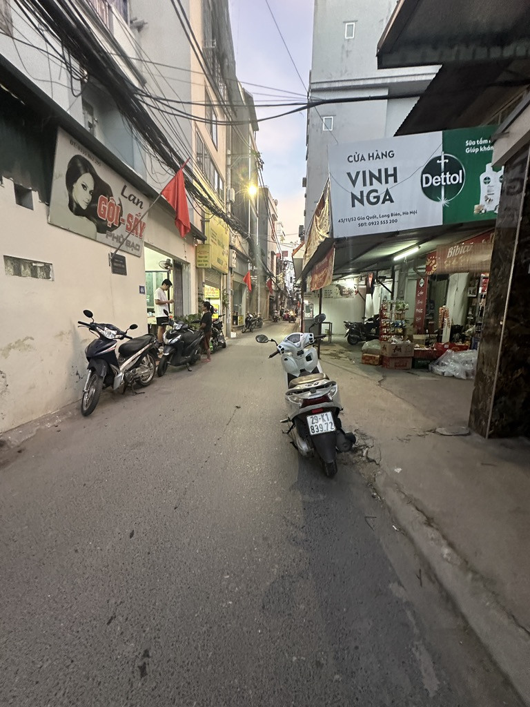 Bán nhà C4 phố Gia Quất. 32m x 3m6 lô góc, oto giá 5 tỷ 2 còn tl. LH 0936123469