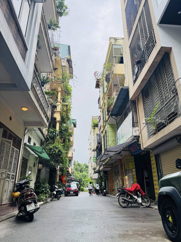 Bán Nhanh Siêu Phẩm Phân lô Trung Tâm Gia Thụy 45m2 8T, Ô Tô Tránh, Full Nội Thất - 1X Tỷ