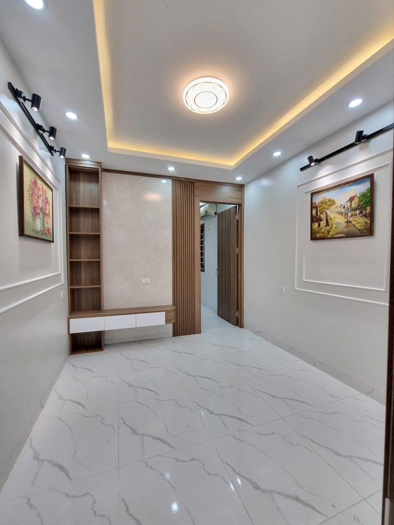 Bán căn hộ tập thể Giải Phóng, Đống Đa, căn góc, ô tô đỗ cửa, nhà đẹp ở luôn