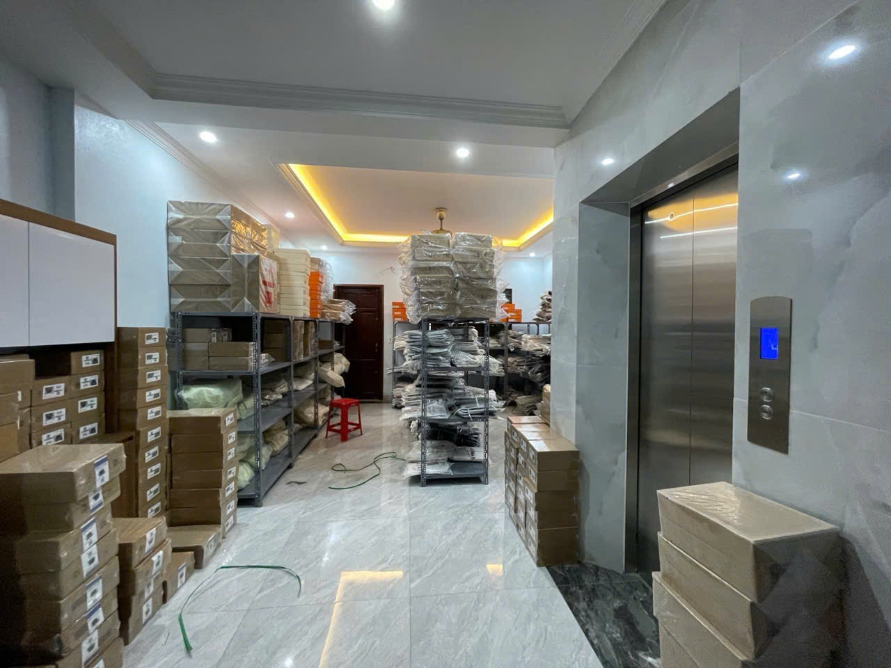 BÁN NHÀ GIẢI PHÓNG - HOÀNG MAI, 73 M2,THANG MÁY,  MẶT TIỀN 5M, GIÁ 17,8 TỶ.