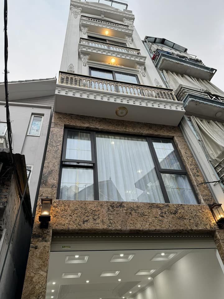 Cực Hiếm! Giải phóng, Hai Bà Trưng, 6 tầng thang máy, ô tô vào nhà, 80m2, 20.5 tỷ