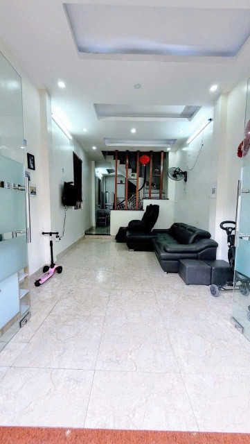 Hiếm ngõ ô tô 553 Giải Phóng 4 tầng x 45m2, 5PN, 15 triệu VP, KD online