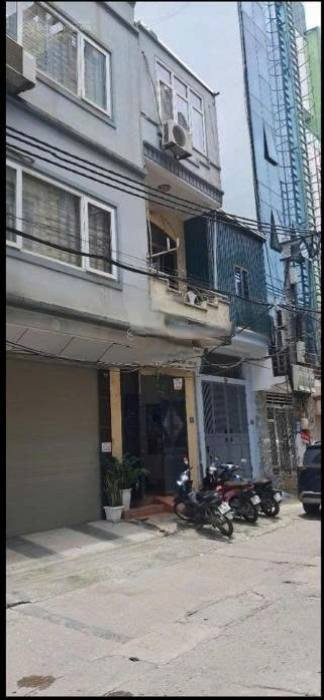 Cho thuê nhà Phố Giải Phóng, 3 tầng x 45m2, 3PN, 3 WC, 12 Triệu