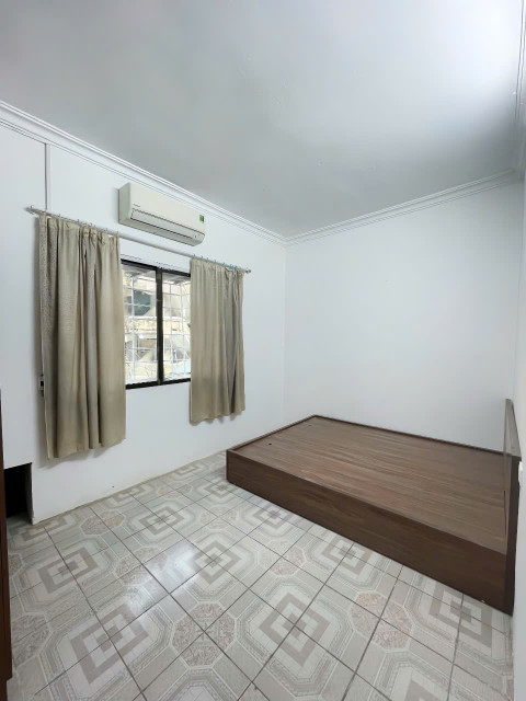 Cho thuê căn hộ Mặt Phố Giải Phóng ngay ngã tư vọng, 35m2, 4.5 triệu ở 3 em sinh viên