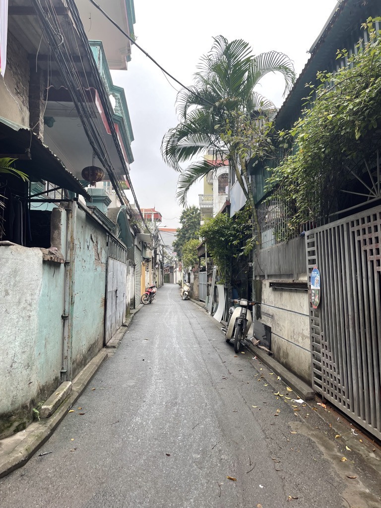 Cần bán đất thổ cư 105m khu Giang Biên, giá chỉ hơn 11 tỷ.