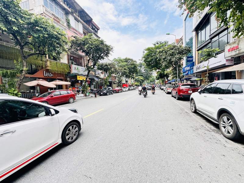 Bán nhà mặt phố Giang Văn Minh 24m² ngang 4.1m giá 19.5 tỷ Phường Giảng Võ (LH: Zalo 0862299066)