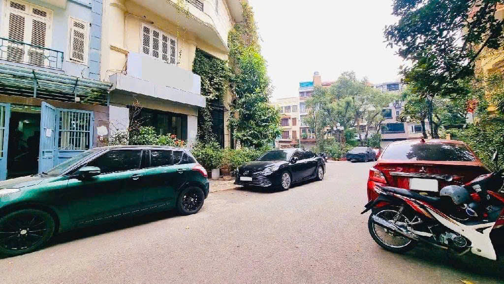 NHÀ PHÂN LÔ GIẢNG VÕ, DT 71/75M, MT 4.5M, VỈA HÈ Ô TÔ TRÁNH, KINH DOANH VĂN PHÒNG, GIÁ 26.5 TỶ