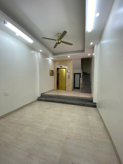 Cho thuê nhà ngõ ô tô Phố Giáp Bát, Kim Đồng, 5 tầng x 40m2, 3 ngủ, 4 WC, 15 Triệu