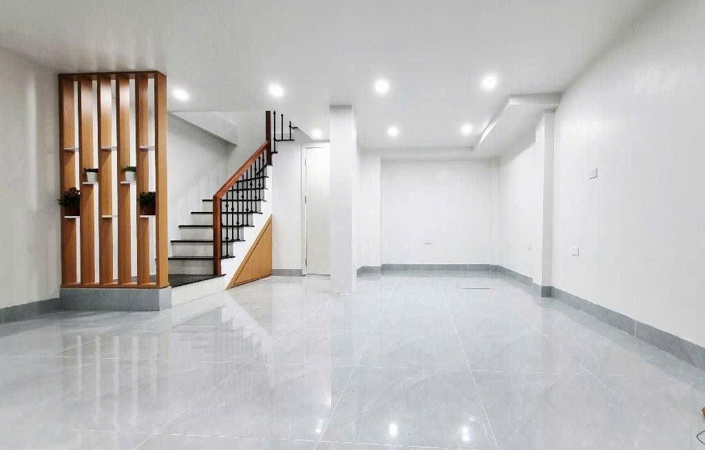 CỰC HIẾM - NHÀ MẶT NGÕ THÔNG - 3M RA MẶT PHỐ GIÁP BÁT - KINH DOANH ĐỈNH