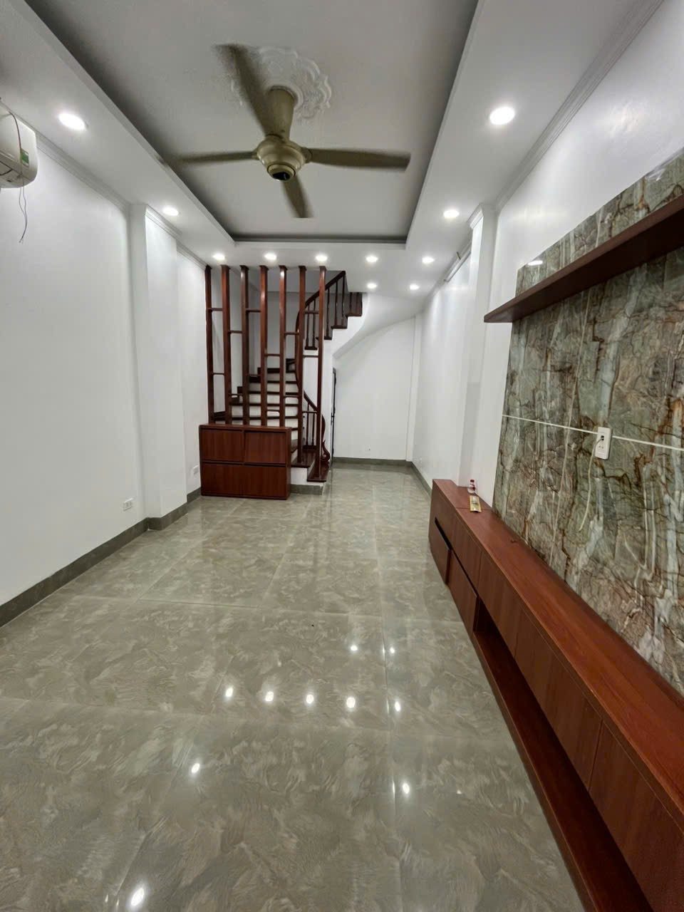 Cho Thuê Nhà Ngõ 86 Giáp Bát - Hoàng Mai 36M² 6 Tầng 4 Ngủ - Nội Thất CB - Giá Thuê 13,5tr