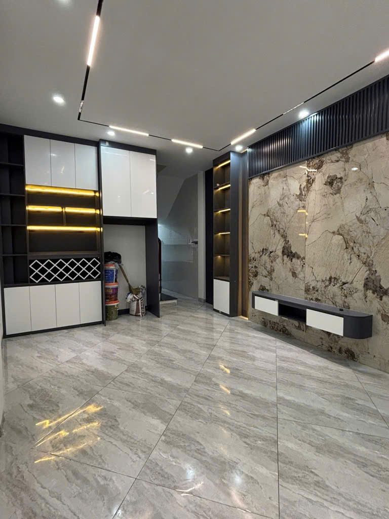 NHỈNH 6.xxx TỶ CÓ NHÀ 35M 5 TẦNG 30M RA Ô TÔ