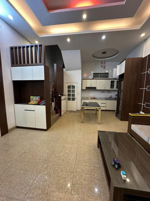 PHỐ cạnh bên NHẤT - DT: 51M - 5 TẦNG - MT: 5,28M - xe con 7 CHỖ trong NHÀ, 2 bên THOÁNG lâu dài, VIEW SÂN CHƠI, NGÕ THÔNG những NƠI, khuyến mãi FULL NỘI THẤT