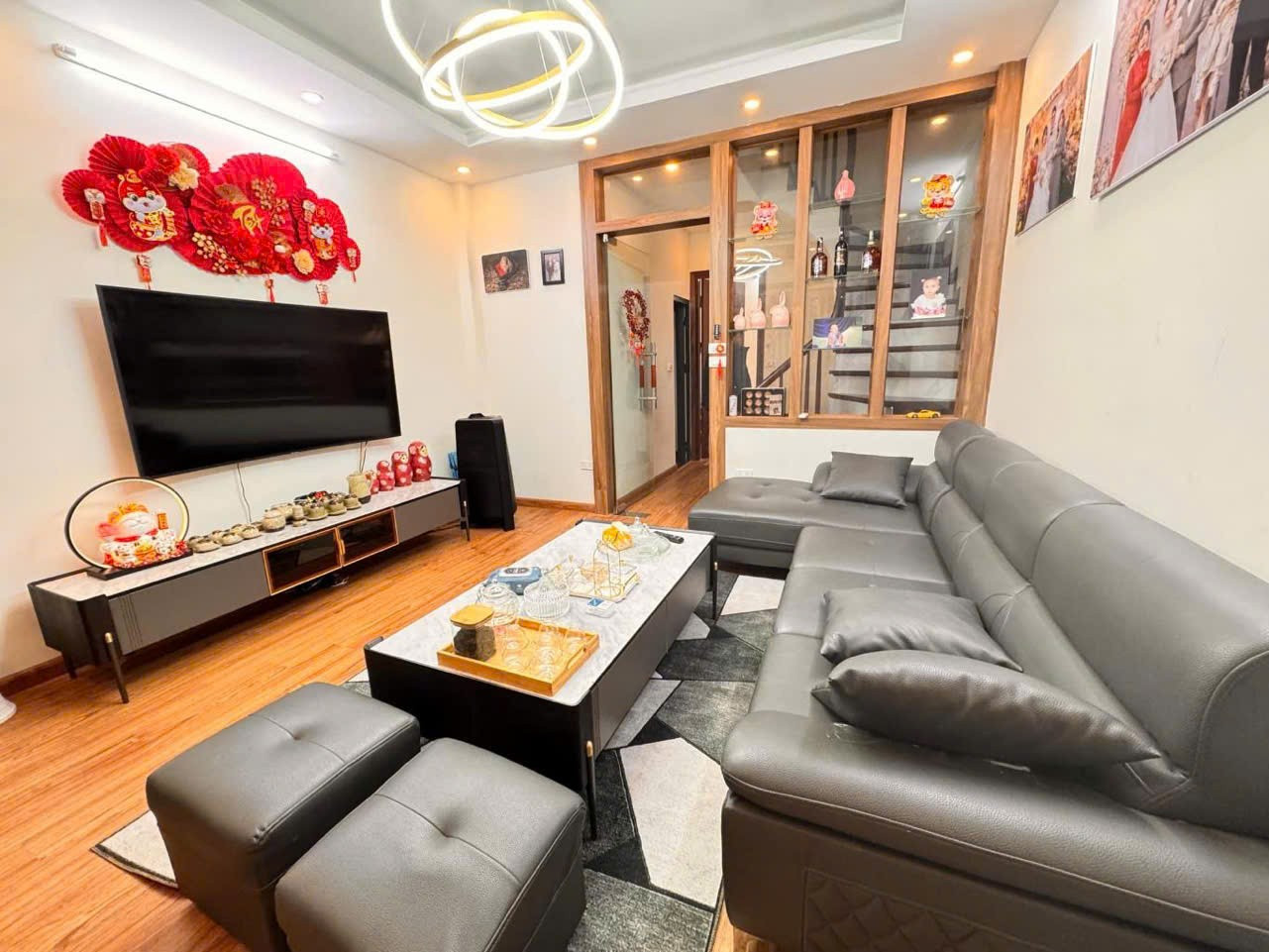 BÁN NHÀ TẶNG NỘI THẤT NHẬP NGOẠI, HÀNG XÓM ROYAL CHỈ 8.5 TỶ.