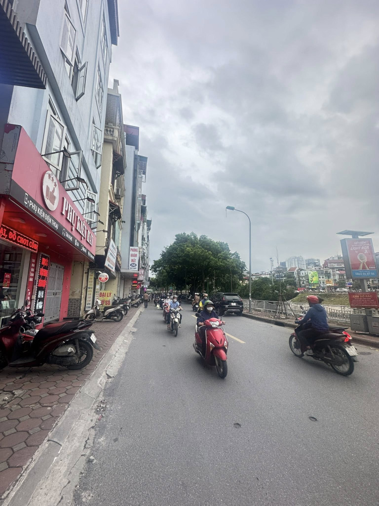 BÁN TÒA NHÀ MẶT PHỐ GIÁP NHẤT. 9 TẦNG. THANG MÁY. 2 MẶT PHỐ. KINH DOANH.