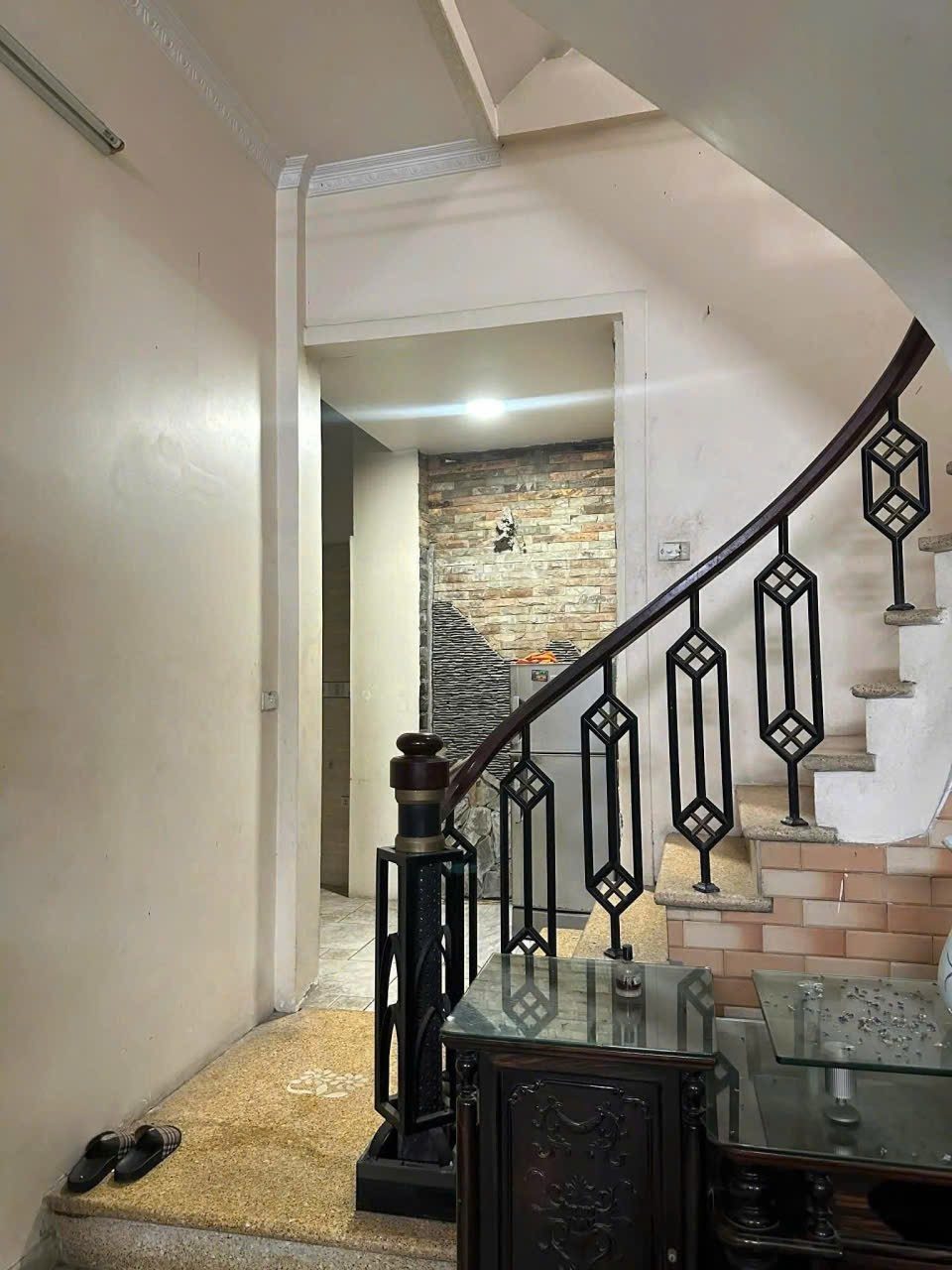 Cho thuê Nhà riêng tại Đường Giếng Mứt Phường Bạch Mai Quận Hai Bà Trưng Hà Nội - 42M² 4 Tầng 4 Ngủ - Giá Thuê 10tr