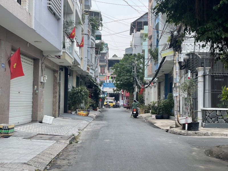 Bán nhà tại gò dầu- tân phú-72m2-5 tầng- 4 phòng ngủ-4 nhà vệ sinh- gần siêu thị aone