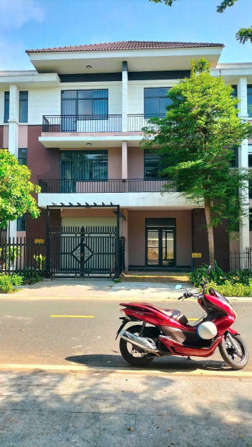 BÁN NHÀ PHỐ LIỀN KẾ MT SHOPHOUSE GIÁP THỚI SƠN HÓC MÔN:6X16(96M2) GIÁ: NHỈNH 4 TỲ