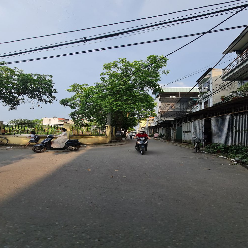 78m2, mt 5m. 6 tỷ x. Đất Đông Dư, Gia Lâm, 7 chỗ thông, vào nhà.