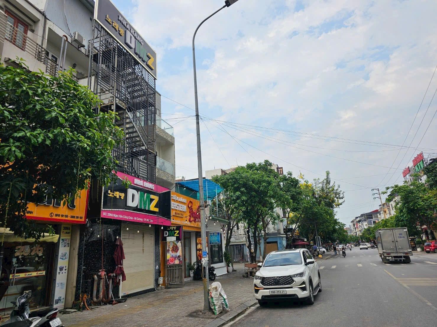 Bán biệt thự 3.5 tầng đường ngọc hân công chúa dt 225m2 + mt 14m + hướng tây bắc giá 35 tỷ